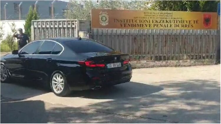 Ministri i Brendshëm grek viziton Fredi Belerin në burg