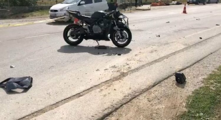 Aksident në aksin Korçë-Maliq, kamionçina përplaset me motorin