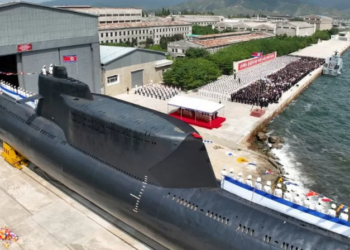 Koreja e Veriut vazhdon presionin, ndërton nëndetësen bërthamore