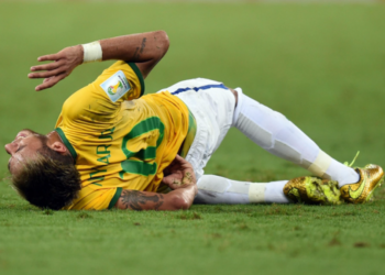 Neymarin e ndjek ‘mallkimi’, dëmton krahun në stërvitje me Brazilin