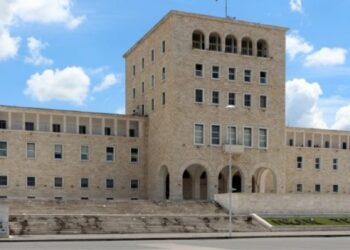 Regjistrimet/ Ulet numri i studentëve në shumë Universitete