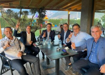 Deputetët e PD harrojnë përplasjet, bëhen bashkë për Kukësin