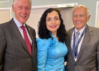 Osmani takohet me Clinton dhe Clark: Dy heronj, por një histori