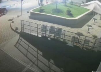 Dhunoi policin dhe të vëllanë për një borxh, lihet në burg autori