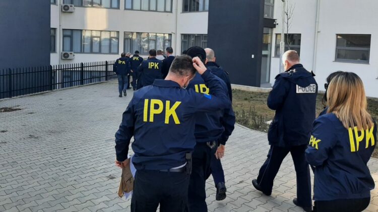 Hynë në sistemet kompjuterike, policia e Kosovës arreston 10 persona