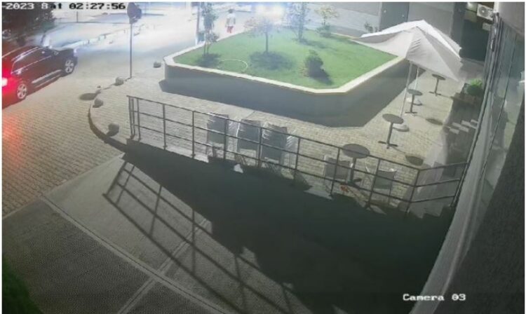 Policit iu zu pritë në mesnatë, u godit me shkopa bejzbolli (Detajet)