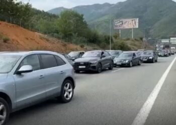 Video/ Ngrin qarkullimi në Rrugën e Kombit, lëvizja e mjeteve devijohet për…