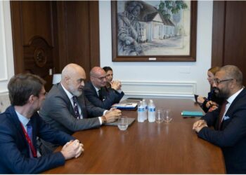 Rama takohet në New York me ministrin e Jashtëm britanik