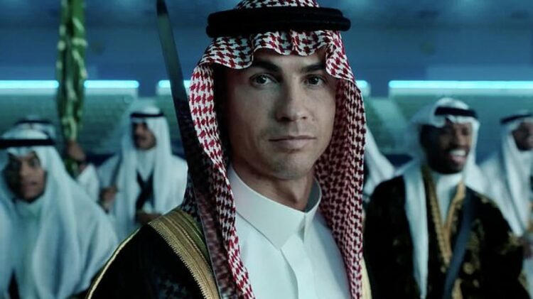 Cristiano  Ronaldo shfaqet i veshur me kostumin tradicional arab