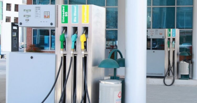 Rrjedhje gazi në një karburant në Shkozë, evakuohen banorët