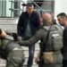 Serbi i arrestuar në Veri dërgohet në komisariat (VIDEO)