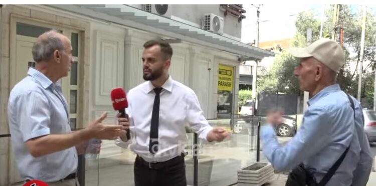 Ndodh dhe kjo, pleqtë sherr me thika për një grua (VIDEO)