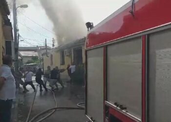 Përfshihet nga zjarri një shtëpi banimi në Shkodër, panik te banorët