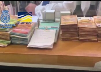 197 të arrestuar në Spanjë, mes tyre shqiptarë. Goditja e organizatave nga DEA dhe…