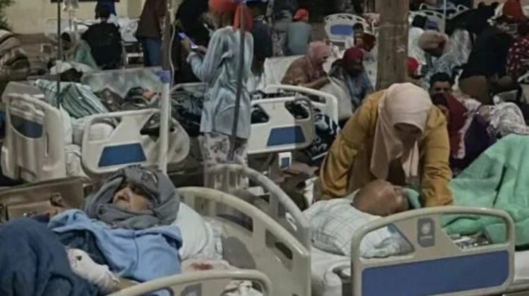 Pamje nga tërmeti në Marok, njerëz që vrapojnë dhe godina që shemben