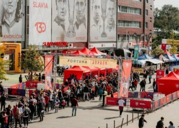 Organizim i veçantë në Çeki për tifozët, festë me ushqime shqiptare