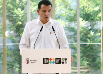 Taksa për arsimin, si dështuan investimet me dhe pa PPP të Veliajt