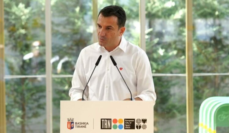 Veliaj fyen të rinjtë: Qytetarët janë ndryshe, s’janë si konviktorët