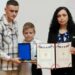 Osmani nderon me medaljen “Heroi i Kosovës” policin Afrim Bunjaku