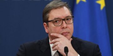 Zmbrapset Vuçiç: Do të tërheq forcat ushtarake nga kufiri