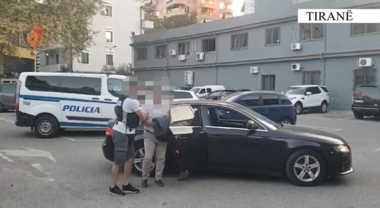 I mori 270 mijë euro një gruaje, arrestohet 53-vjeçari (EMRI)