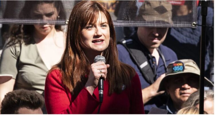 Ylli i filmave të “Harry Potter” bëhet nënë