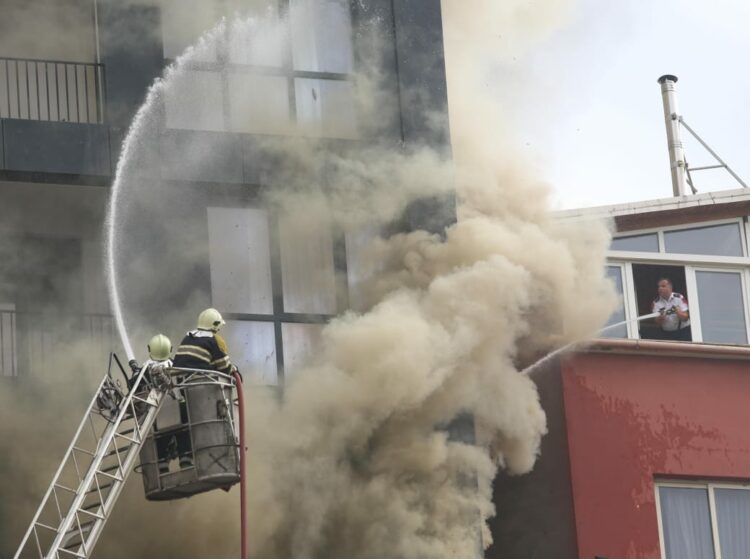 Djegia e pallatit në Tiranë, zbardhen detajet e reja. Zjarri nisi nga apartamenti i një…