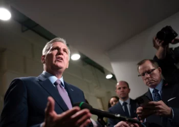 Kongresi dështon të bllokojë përpjekjet për shkarkimin e McCarthy