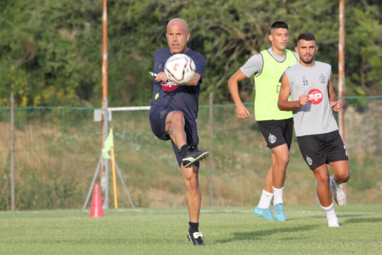 “Nuk bëhem barrë”, Di Biagio jep dorëheqjen nga Dinamo City