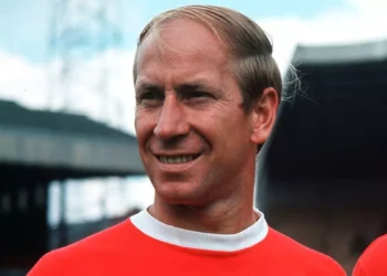 Futbolli në zi, shuhet legjenda Sir Bobby