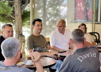 Basha takim me banorët e Pezë Helmësit dhe Vaqarrit