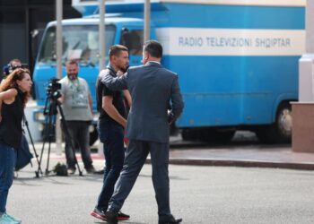 Incidenti me kameramanin, Noka i kërkon falje (FOTO)