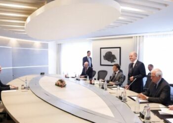 Kurti këmbëngul në nënshkrimin e marrëveshjeve: Vuçiç refuzoi!