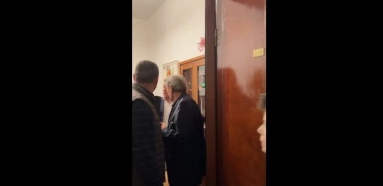 VIDEO/ Tensione në Kuvend, përplasje mes deputetëve. Ja ç’po ndodh