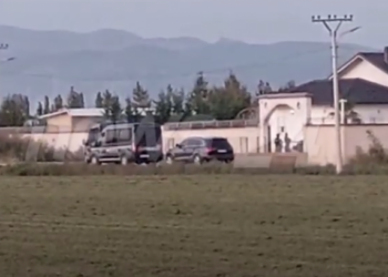 Momenti kur ‘baronit’ të drogës i rrethohet banesa dhe resorti luksoz