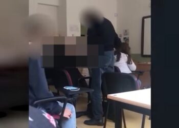 VIDEO/ Ndodh në Lezhë, mësuesi rreh nxënësin