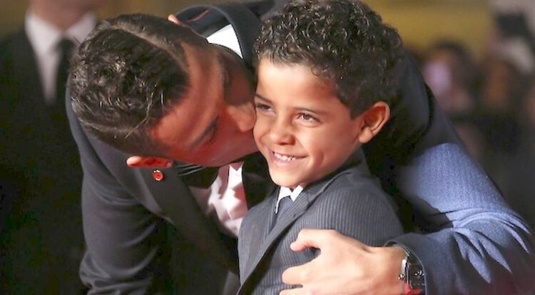 Djali 13-vjeçar i Cristiano Ronaldos nënshkruan kontratë me sauditët