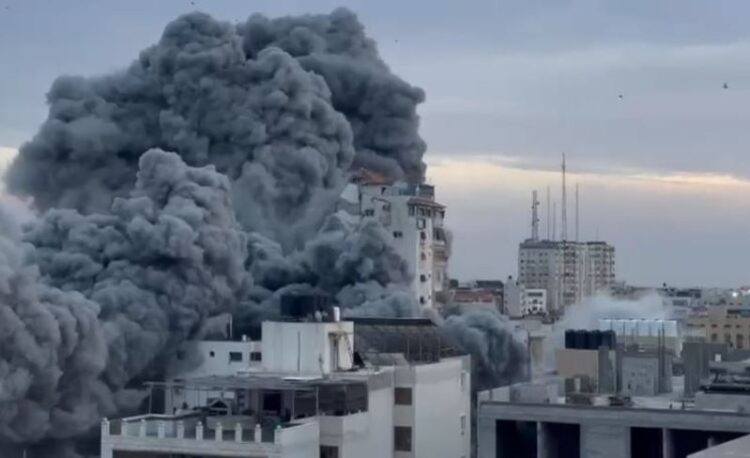 Shikoni si shkatërrohet kulla 11-katëshe “Palestine Tower” (VIDEO)