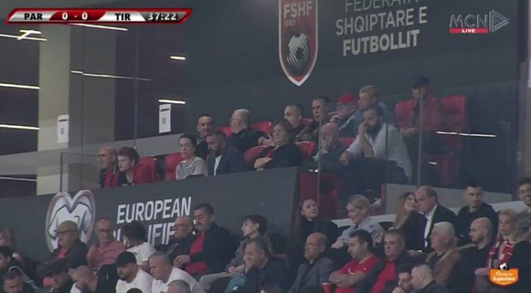 Trajneri i ri i Partizanit shfaqet në “Air Albania”, legjenda kroate pret…