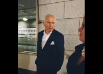 “Vrasësi shëtit nëpër Beograd..”, ambasadori Hill sulmohet verbalisht