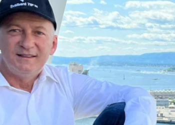 Arjan Konomi falenderon Luizin dhe thumbon publikisht miqtë e tij