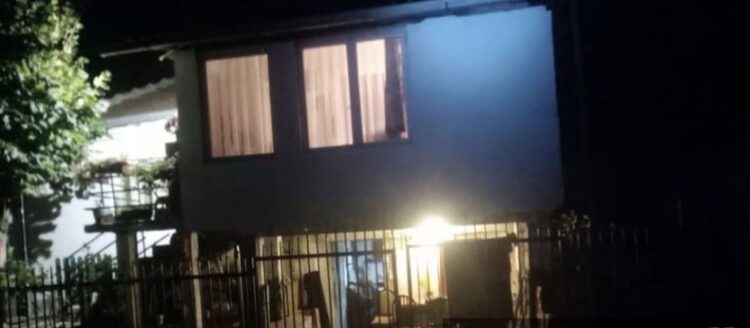 Sulmohet shtëpia e shqiptarit në Medvegjë, kërkohet ndihmë