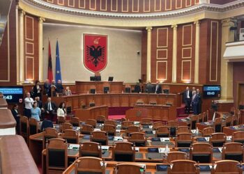 PS shtyn seancat parlamentare, shpëtojnë edhe 23 deputetë të PD