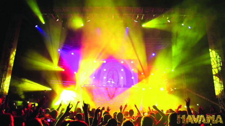 Lulëzon biznesi i jetës së natës, sa paguhen këngëtarët