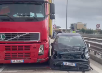 Aksident aksin Rrogozhinë-Durrës, “Golfi” përplaset me kamionin