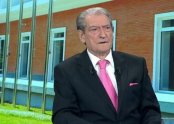 A do hiqni dorë nga funksionet politike? Ja si përgjigjet Berisha…