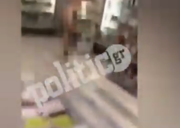 VIDEO/ Ndodh edhe kjo, shkon lakuriq në supermarket për të bërë blerje