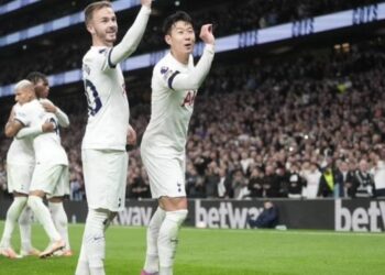 Tottenham ëndërron, “Mad-Son” nuk ndalen