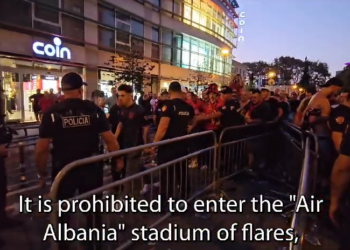 Shqipëri-Çeki, Policia tjetër mesazh tifozëve: Mos mbuloni fytyrën, ndalohen … (VIDEO)