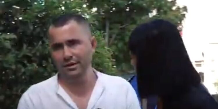 Ky është maniaku që u kërkon grave s*ks online (VIDEO)